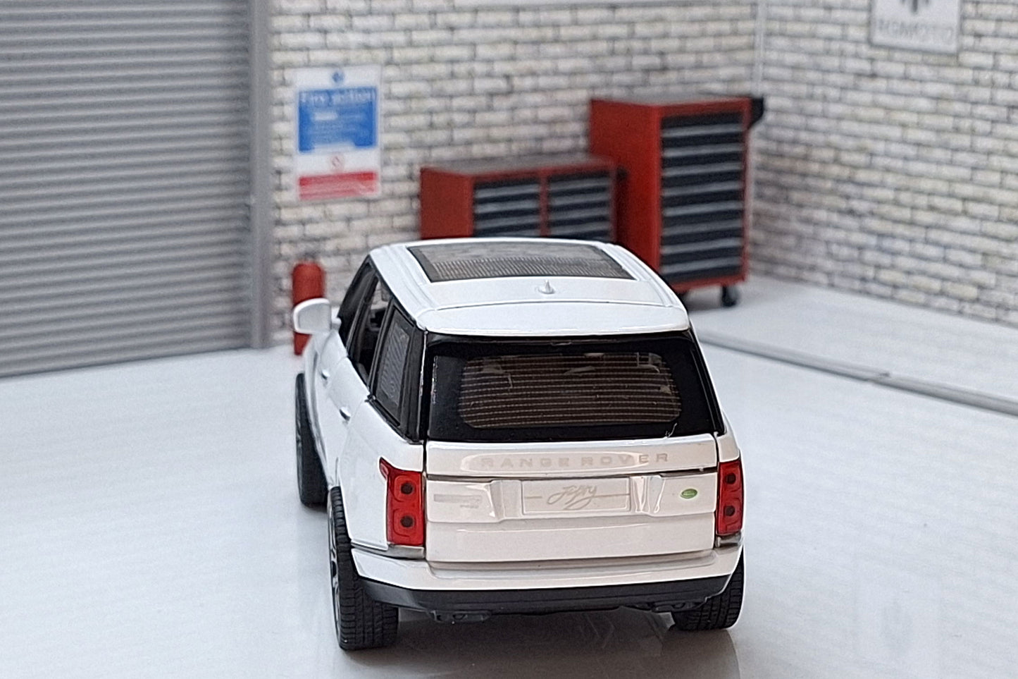 Range Rover 50th Anniversary Version White 1:32 Scale Car Model with Sounds & Light