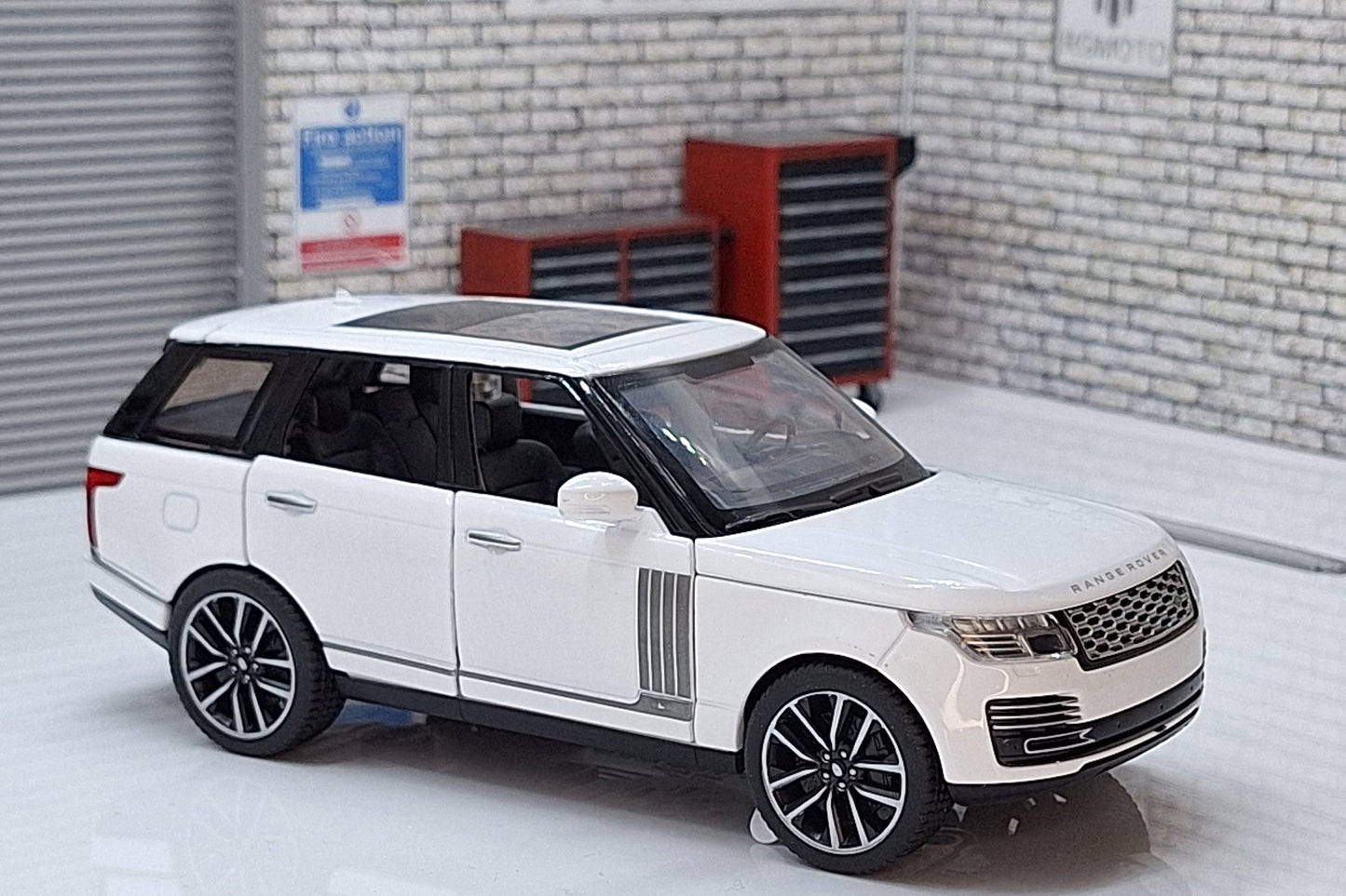 Range Rover 50th Anniversary Version White 1:32 Scale Car Model with Sounds & Light