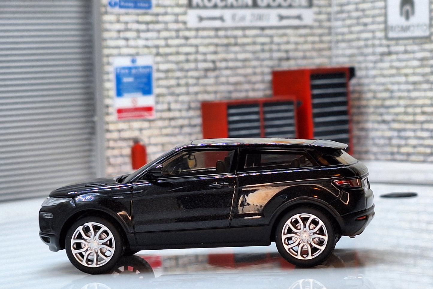 Range Rover Evoque 3 Door Black 1:43 Scale Cased