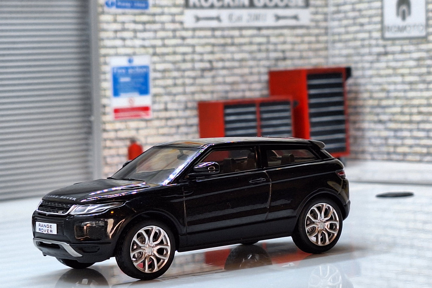 Range Rover Evoque 3 Door Black 1:43 Scale Cased