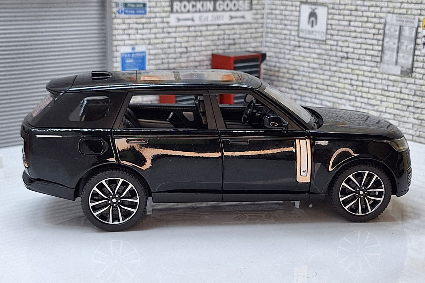 Range Rover SV (Special Vehicles) Black 1:24 Scale Car Model with Sounds & Light