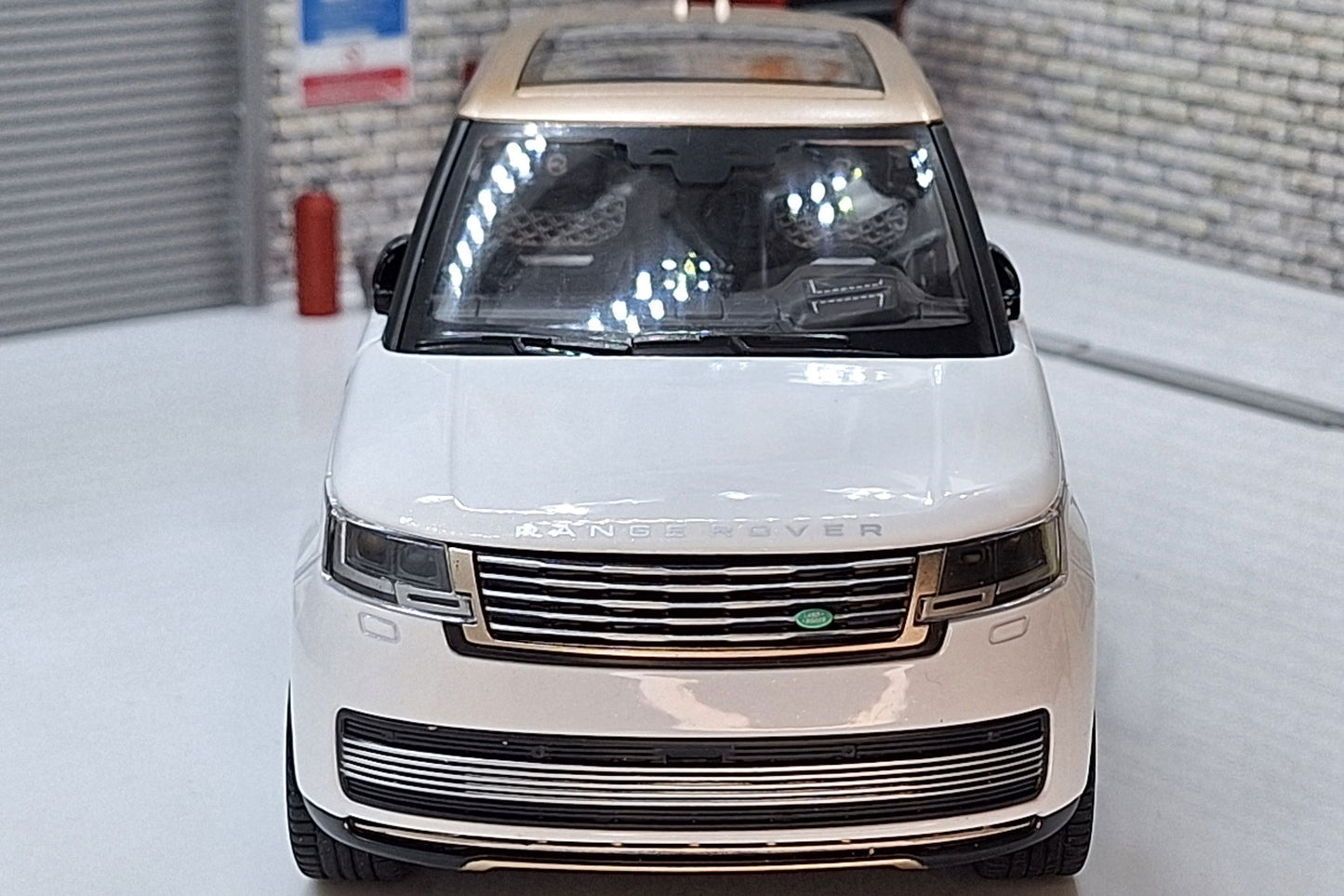 Range Rover SV (Special Vehicles) White Gold 1:24 Scale Car Model with Sounds & Light