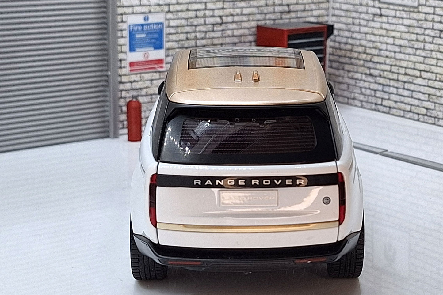 Range Rover SV (Special Vehicles) White Gold 1:24 Scale Car Model with Sounds & Light