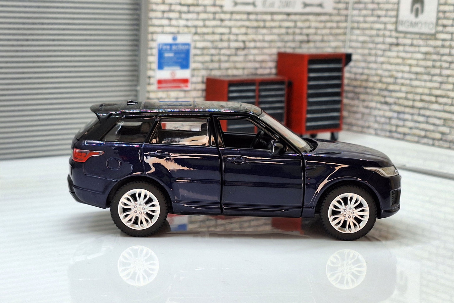 Range Rover Sport - Portofino Blue 1:36 Scale Car Model