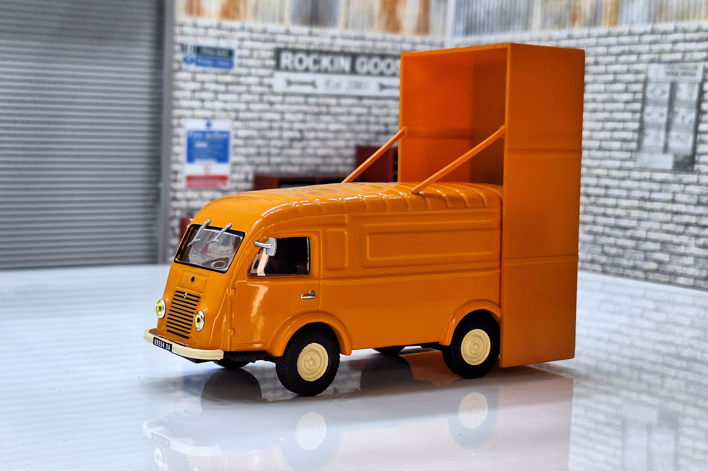 Renault 1000 Kg Van Series DDE Road Maintenance 1964 1:43 Scale Model