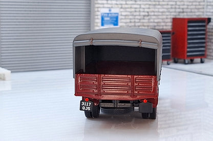 Renault 2 Tonnes Tarpaulin Covered Van 1:43 Scale Model