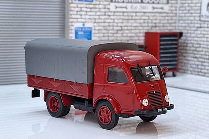 Renault 2 Tonnes Tarpaulin Covered Van 1:43 Scale Model