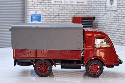 Renault 2 Tonnes Tarpaulin Covered Van 1:43 Scale Model