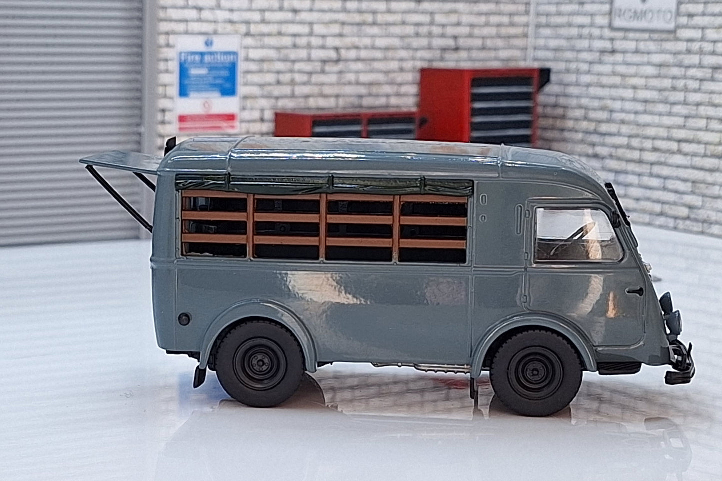 Renault 206 E1 Merchant Grocers Van 1956 1:43 Scale Model