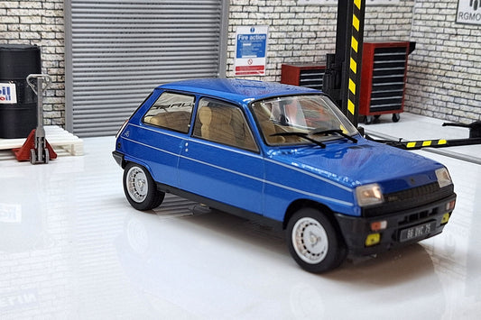 Renault 5 Alpine Turbo 1982 Blue 1:24 Scale in Display Case