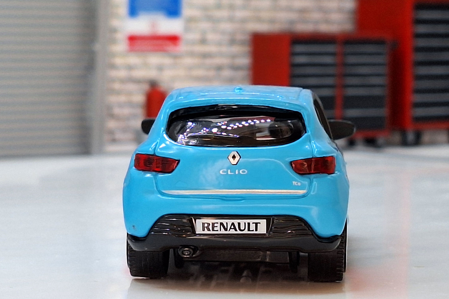 Renault Clio 2013-Blue 1:43 Scale Bburago
