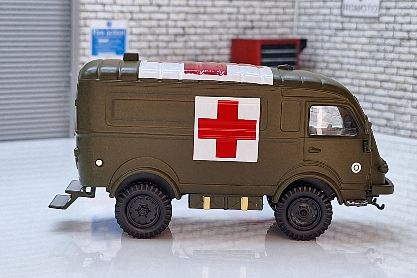 Renault R 2087 French Army Ambulance 1:43 Scale Model