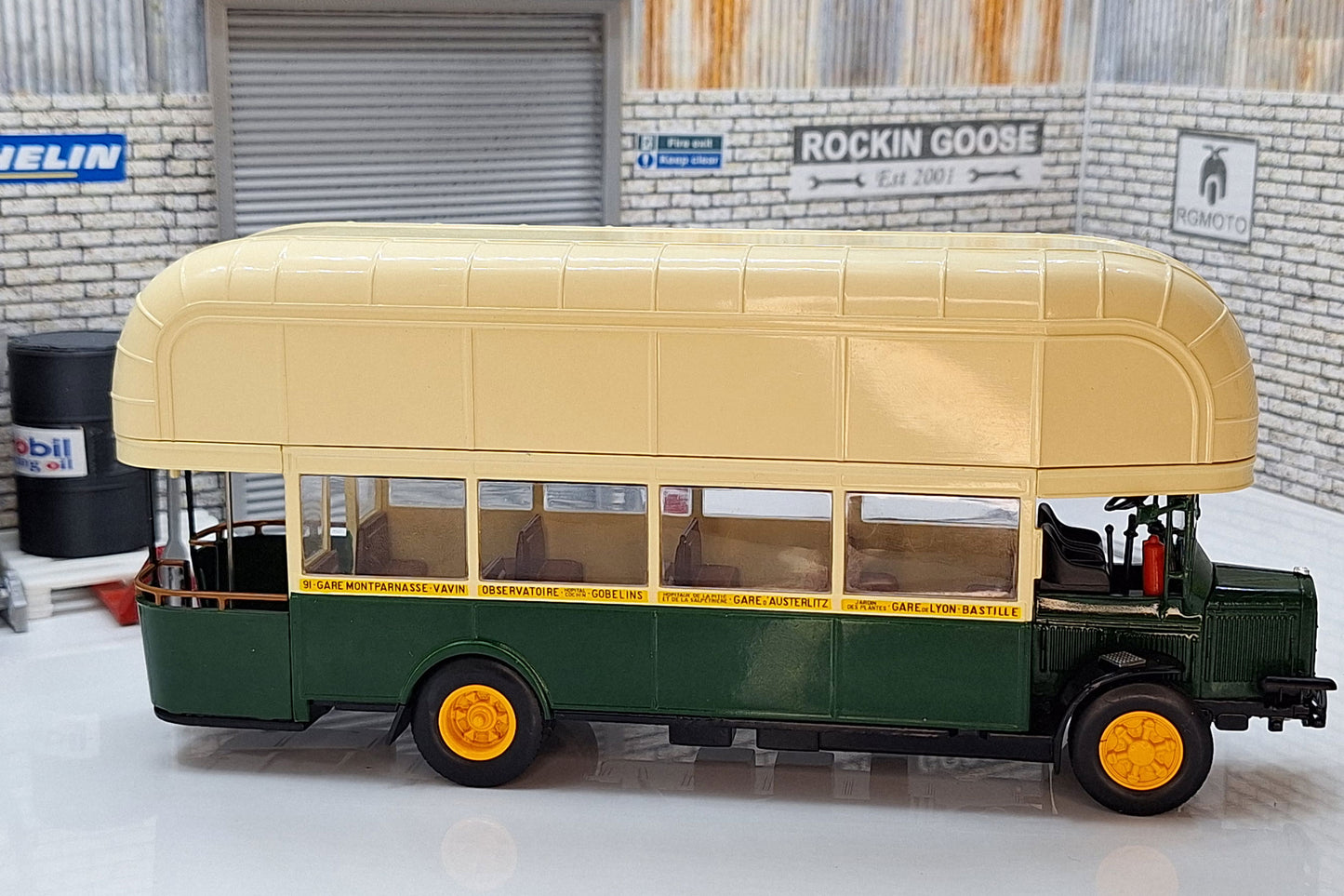 Renault TN4F (a gas) 105 France 1940 Scale Bus