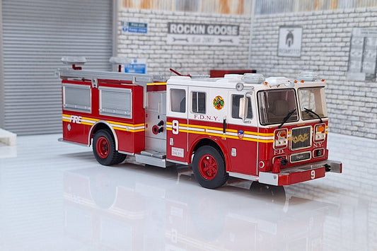 Seagrave Pumper New York Fire Department Engine 1:43 Scale Car
