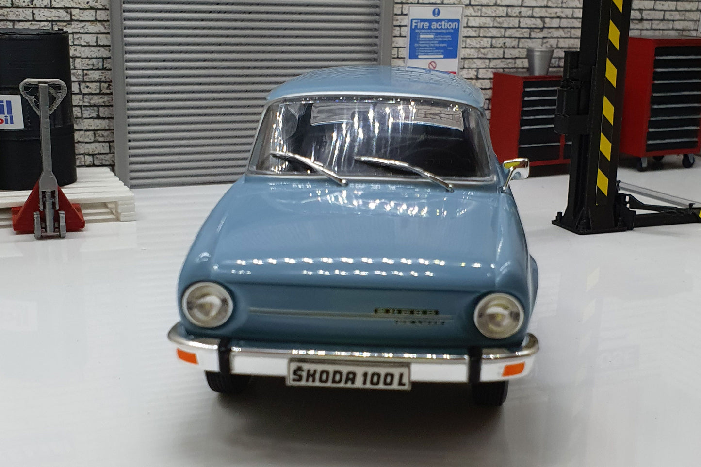 Skoda 100L 1974 - Blue 1:24 Scale