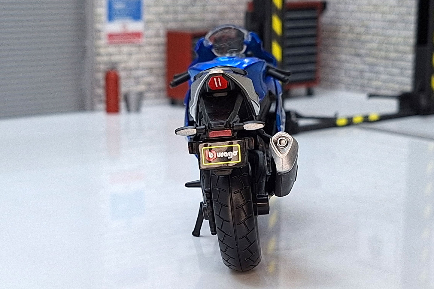 Suzuki GSX-R1000 R 2021 Silver/Blue 1:18 Scale