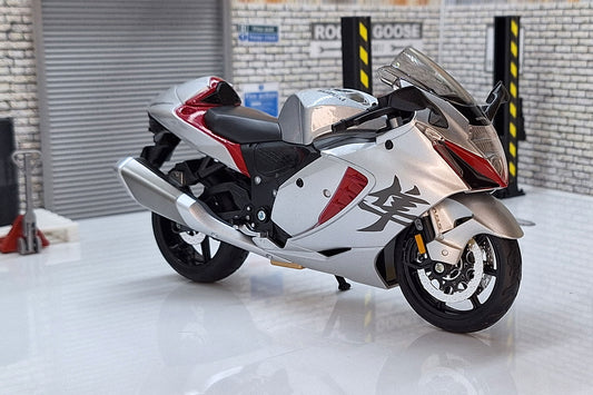 Suzuki Hayabusa 2022 Silver/Red 1:12 Scale