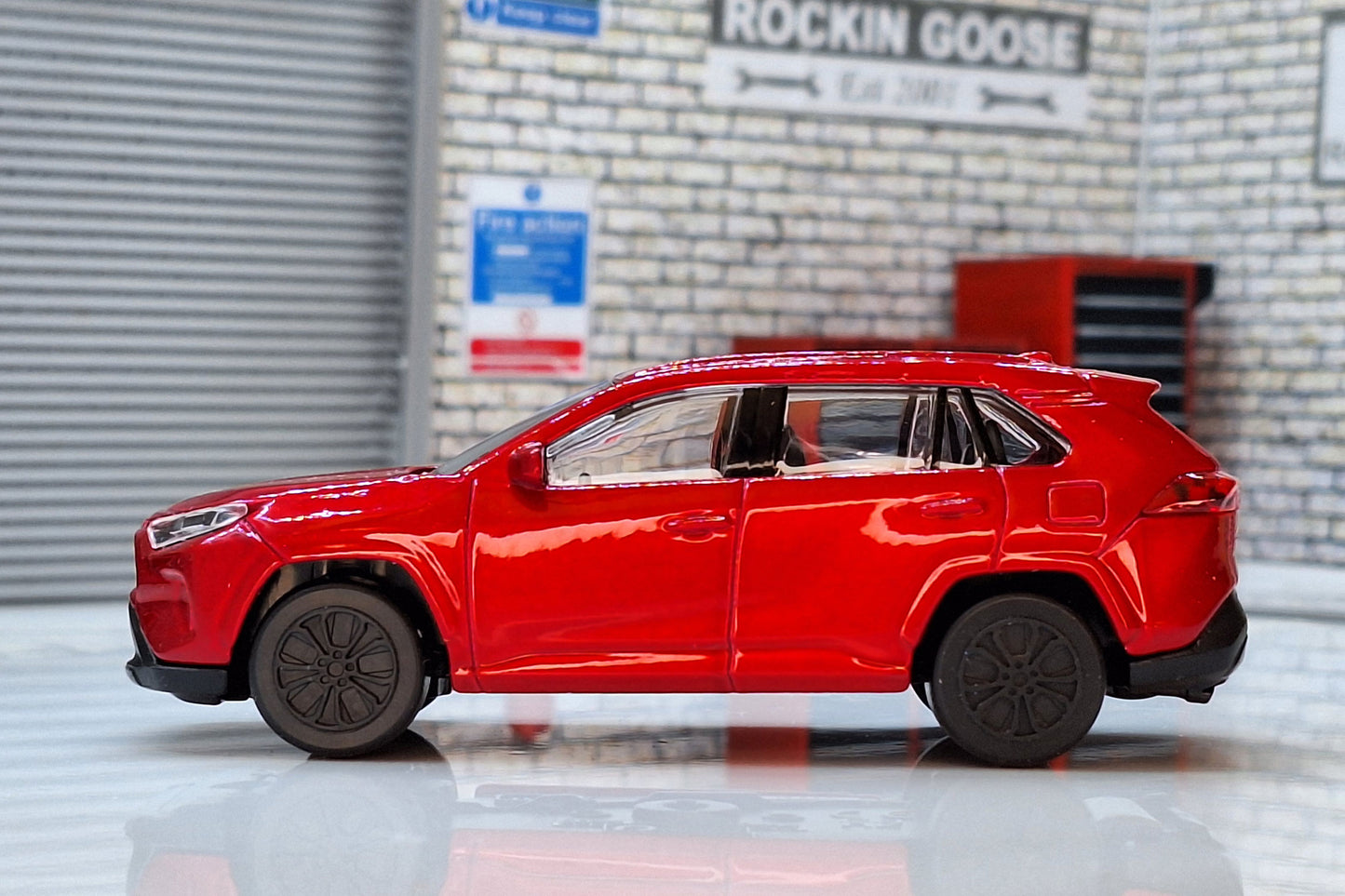 Toyota RAV4 2022 RED Metallic 1:43 Scale Bburago