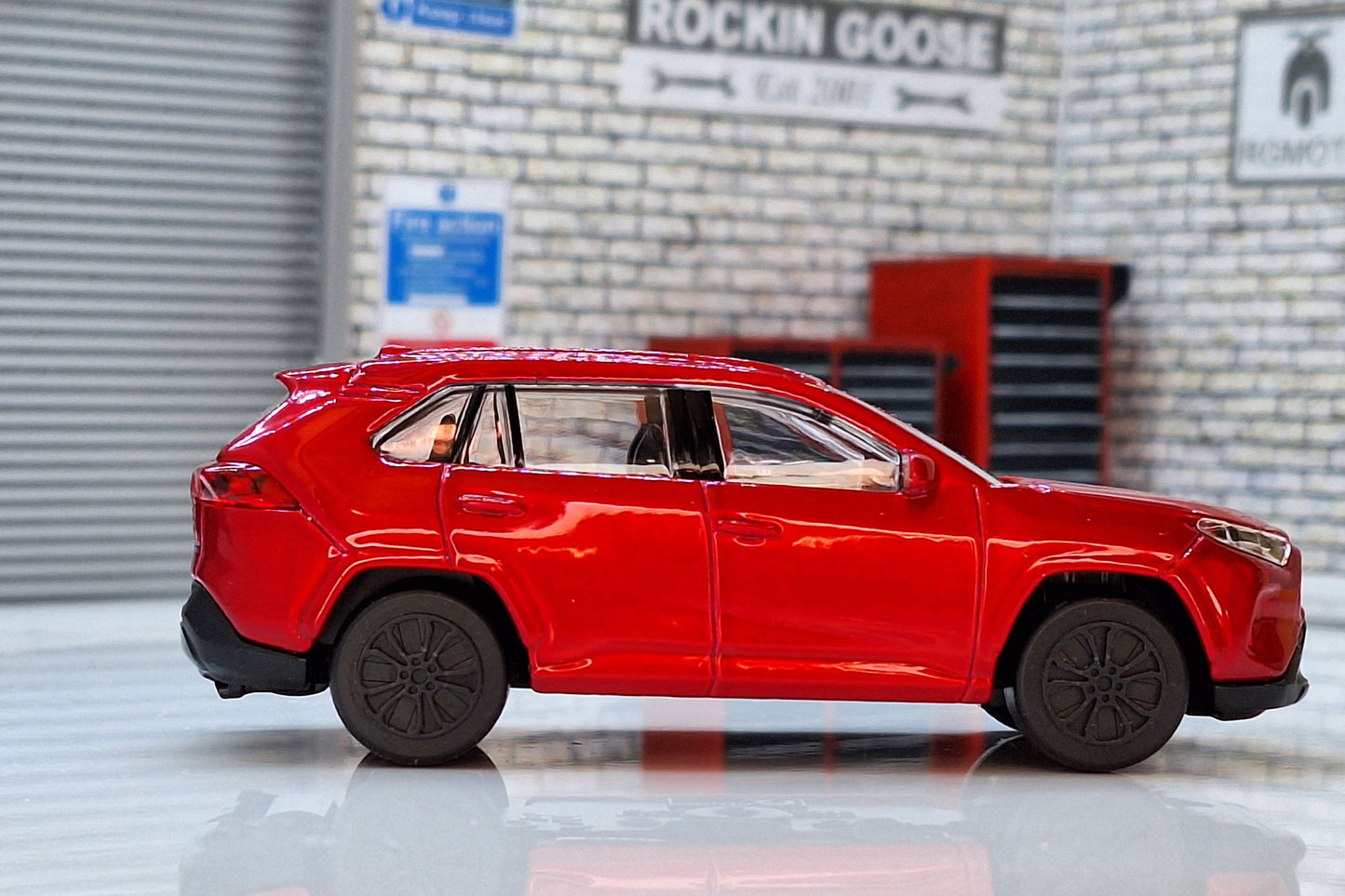 Toyota RAV4 2022 RED Metallic 1:43 Scale Bburago