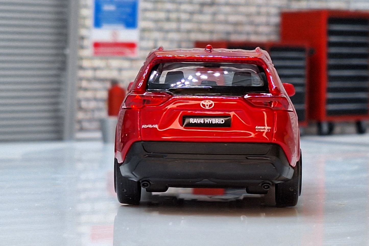 Toyota RAV4 2022 RED Metallic 1:43 Scale Bburago