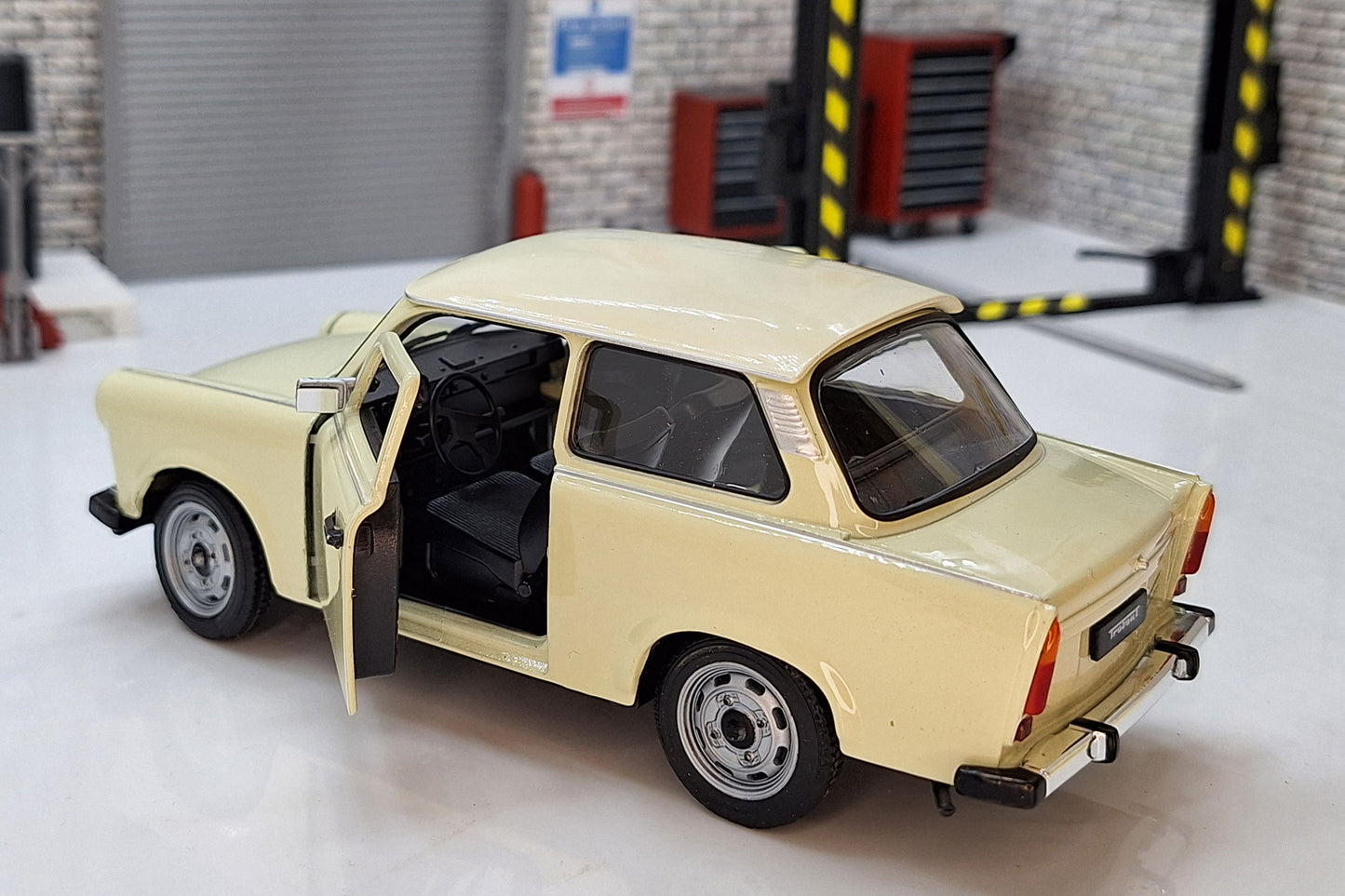 Trabant 601 Beige 1:24 Scale Car Model