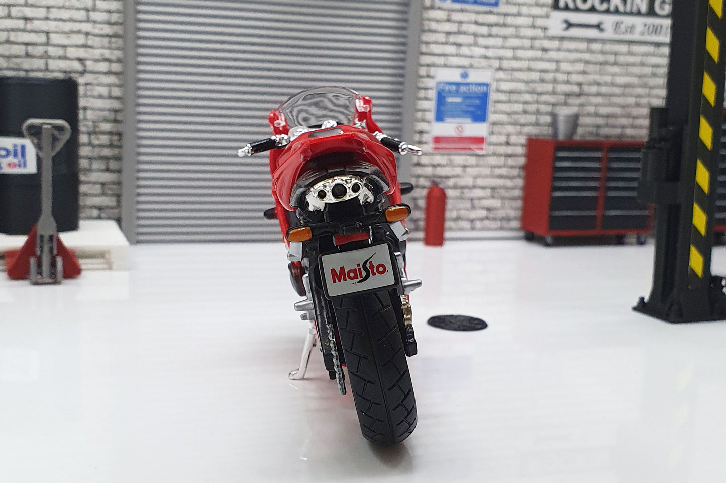 Triumph Daytona 675 - Red 1:18 Scale Model Bike