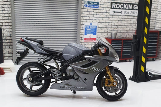 Triumph Daytona 675 - Grey 1:18 Scale Model Bike