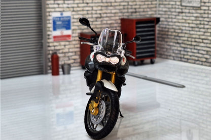 Triumph Tiger 800 Black + White 1:18 Scale Model Bike