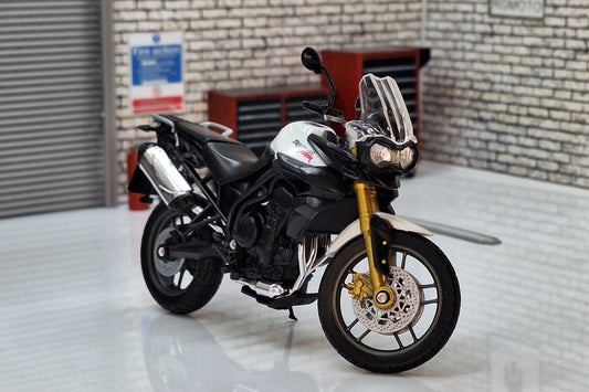 Triumph Tiger 800 Black + White 1:18 Scale Model Bike