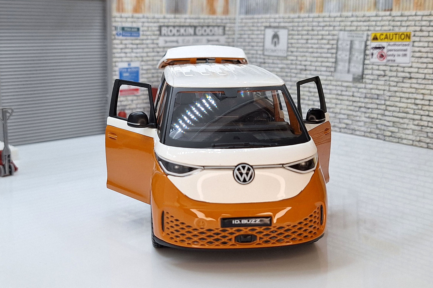 VW ID Buzz Orange/White  1:24 Scale