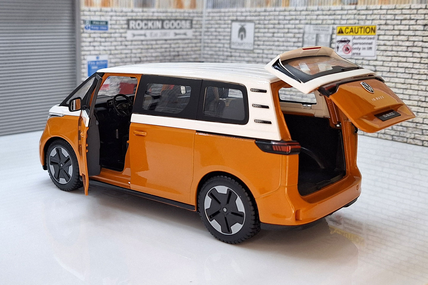 VW ID Buzz Orange/White  1:24 Scale