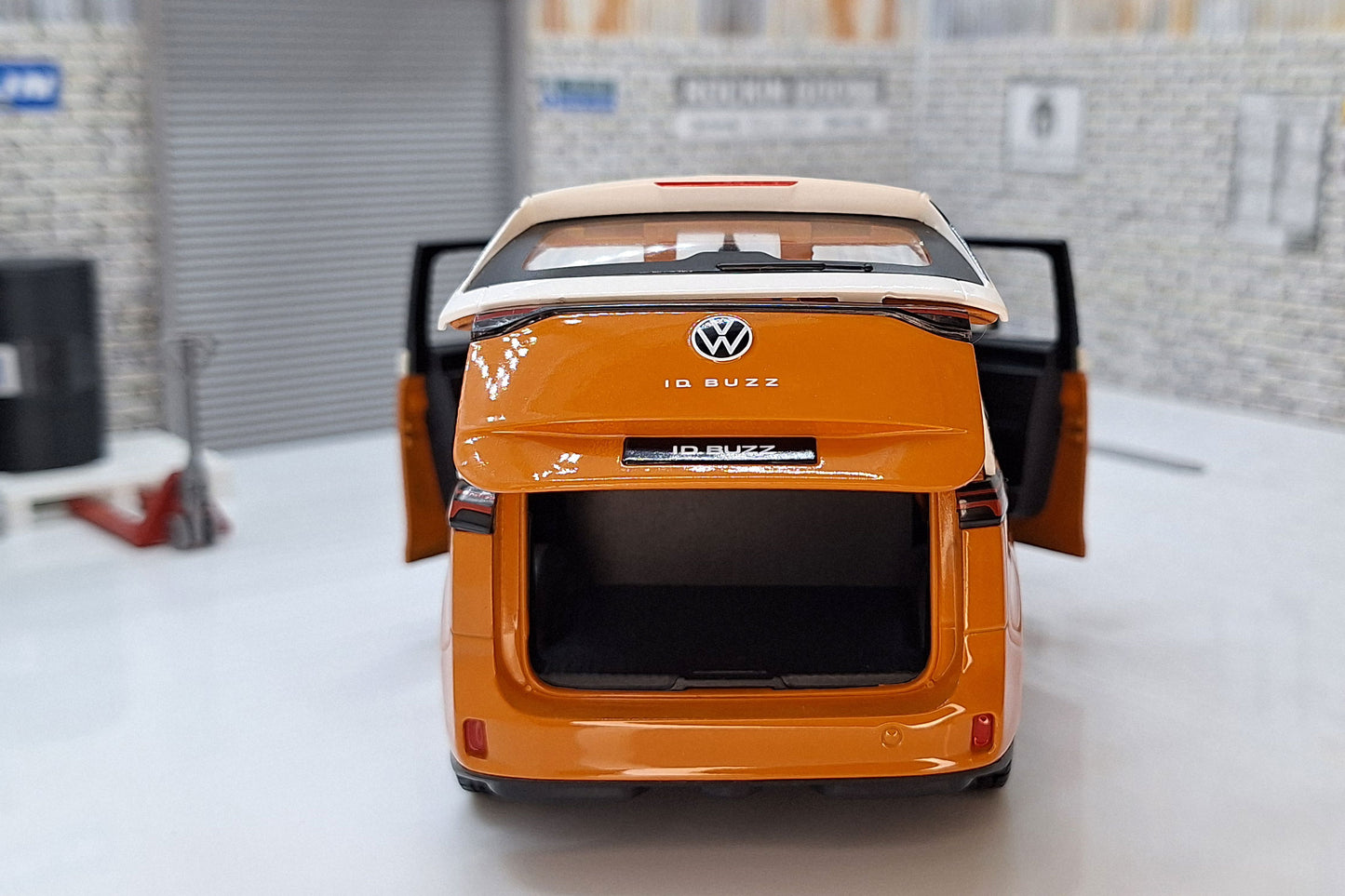 VW ID Buzz Orange/White  1:24 Scale