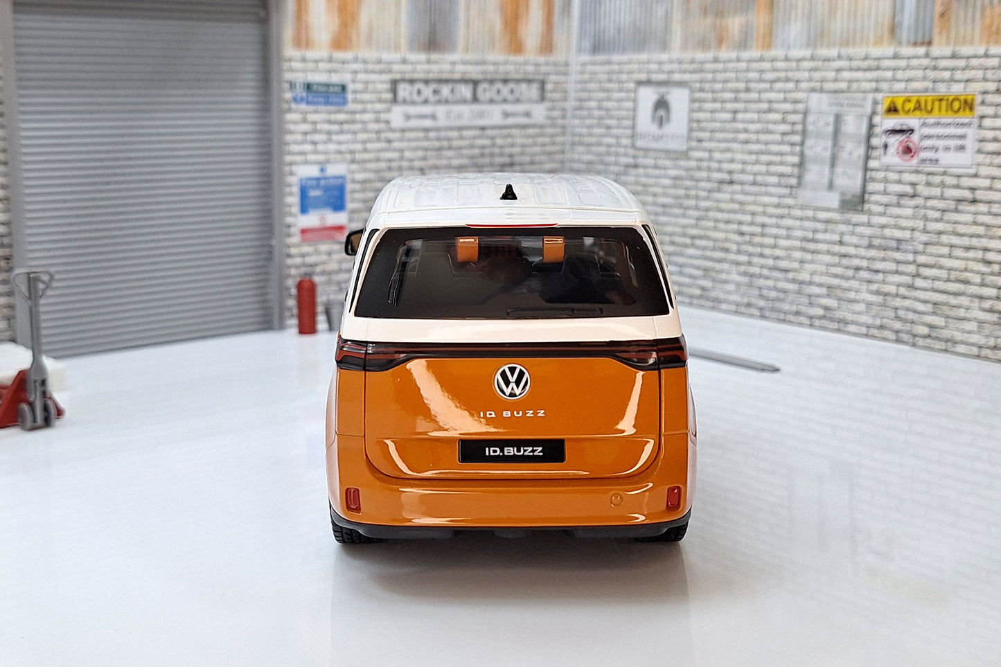 VW ID Buzz Orange/White  1:24 Scale