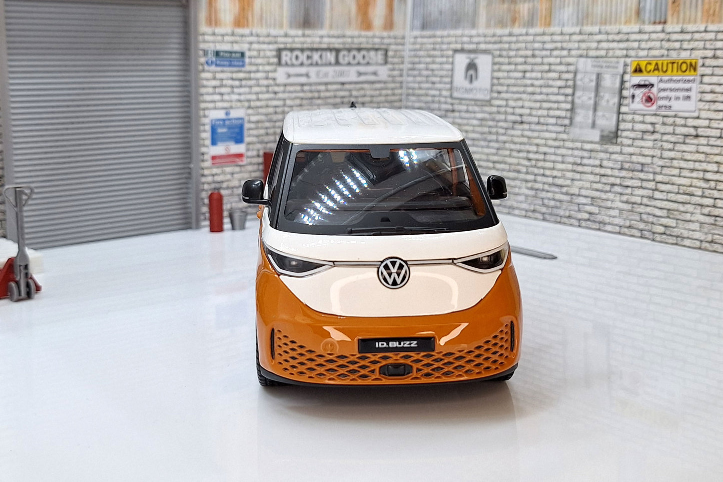 VW ID Buzz Orange/White  1:24 Scale