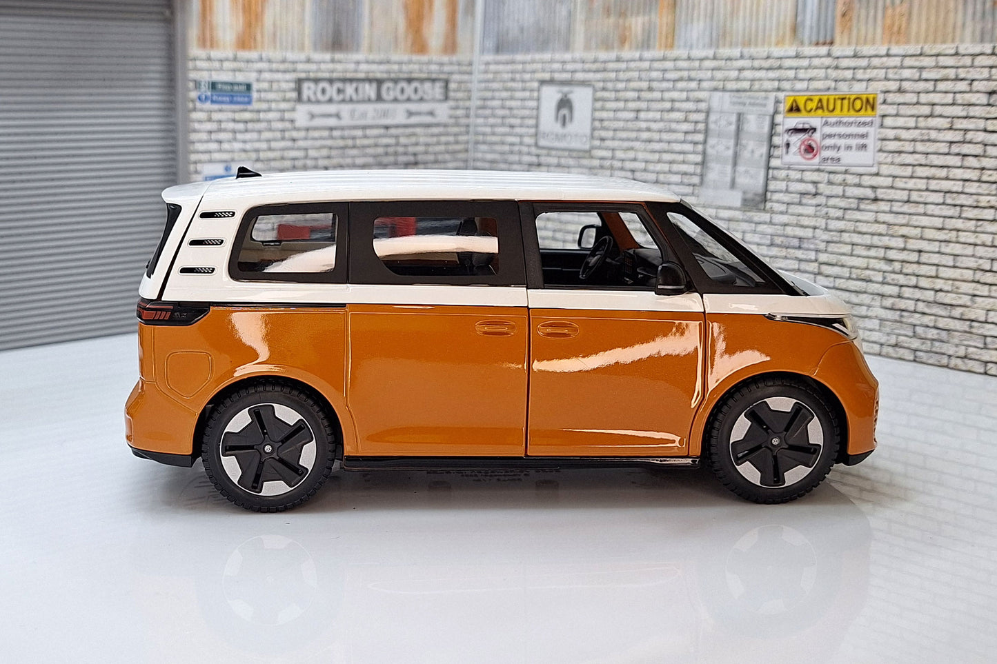 VW ID Buzz Orange/White  1:24 Scale