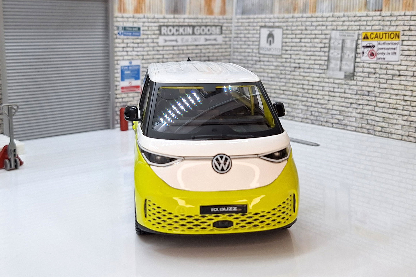 VW ID Buzz Yellow/White  1:24 Scale