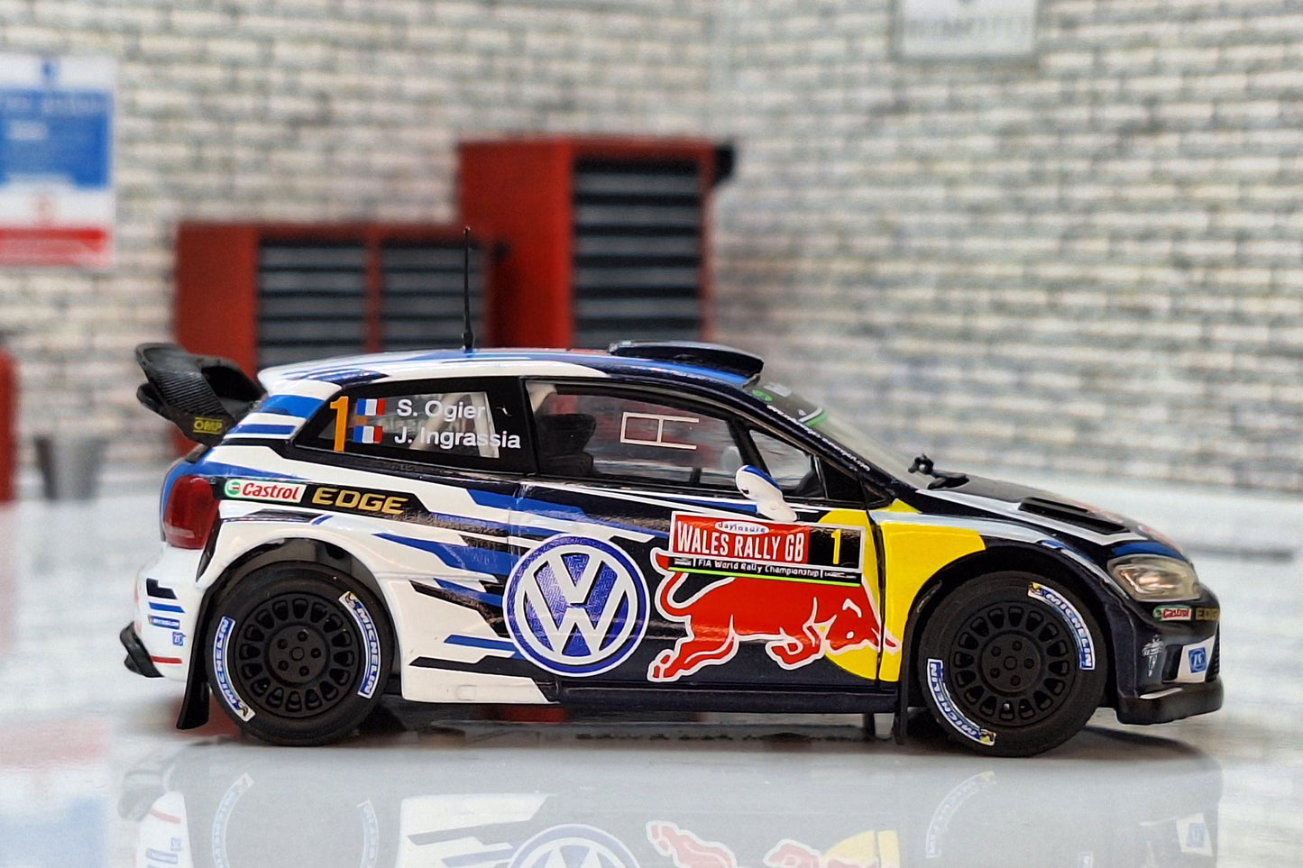 1:43 Scale Model  VW Polo R WRC Rally - Ogier #1 - Wales 2016 Rally Collection -  IXO