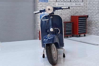 Vespa 125 ET3 Primavera 1976 1:12 Scale Scooter Blue