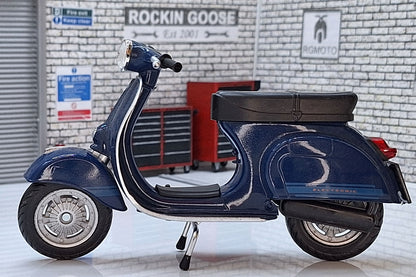 Vespa 125 ET3 Primavera 1976 1:12 Scale Scooter Blue