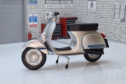 Vespa 125 ET3 Primavera 1976 1:12 Scale Scooter Silver