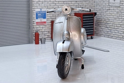 Vespa 125 ET3 Primavera 1976 1:12 Scale Scooter Silver