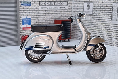 Vespa 125 ET3 Primavera 1976 1:12 Scale Scooter Silver