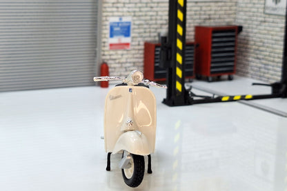 Vespa 150 1956 White 1:18 Scale Scooter