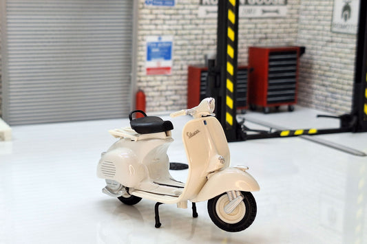 Vespa 150 1956 White 1:18 Scale Scooter