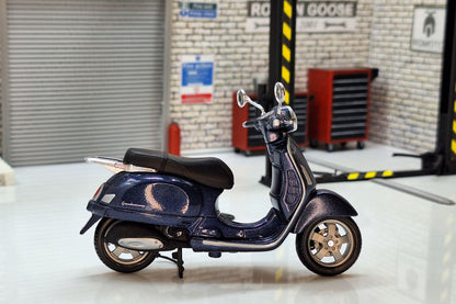 Vespa Grand Tourismo GT 2003 1:18 Scale Scooter