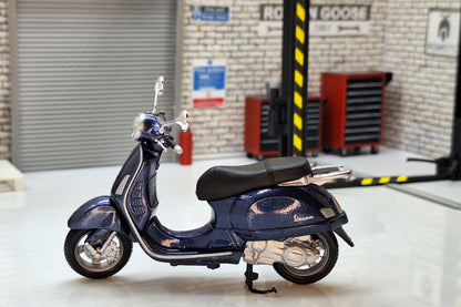 Vespa Grand Tourismo GT 2003 1:18 Scale Scooter