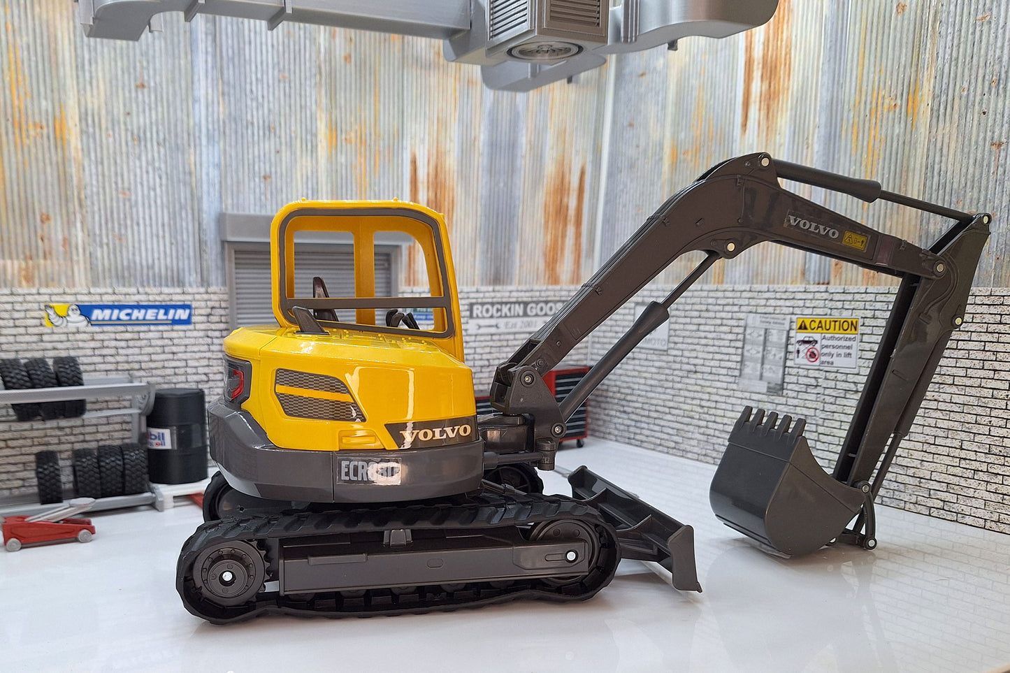 Volvo ECR88D Excavator inc Interchangable Parts 1:18 Scale (Plastic)