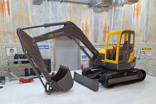 Volvo ECR88D Excavator inc Interchangable Parts 1:18 Scale (Plastic)