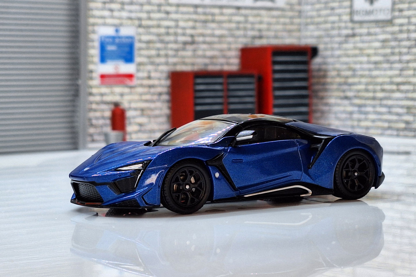 W Motors Fenyr Cased 1:43 Scale Supercar