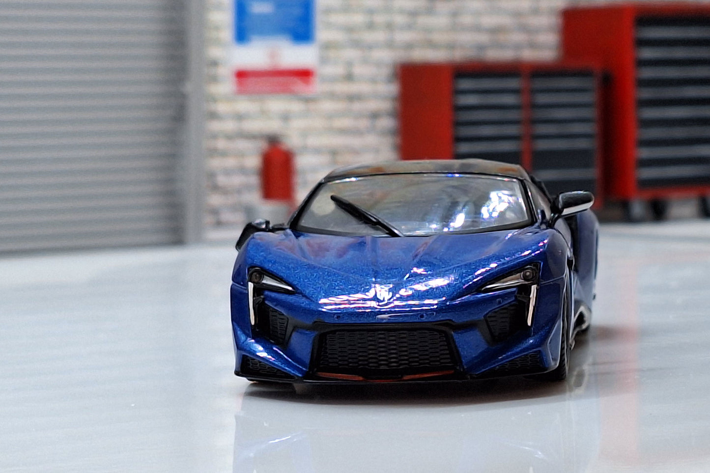 W Motors Fenyr Cased 1:43 Scale Supercar